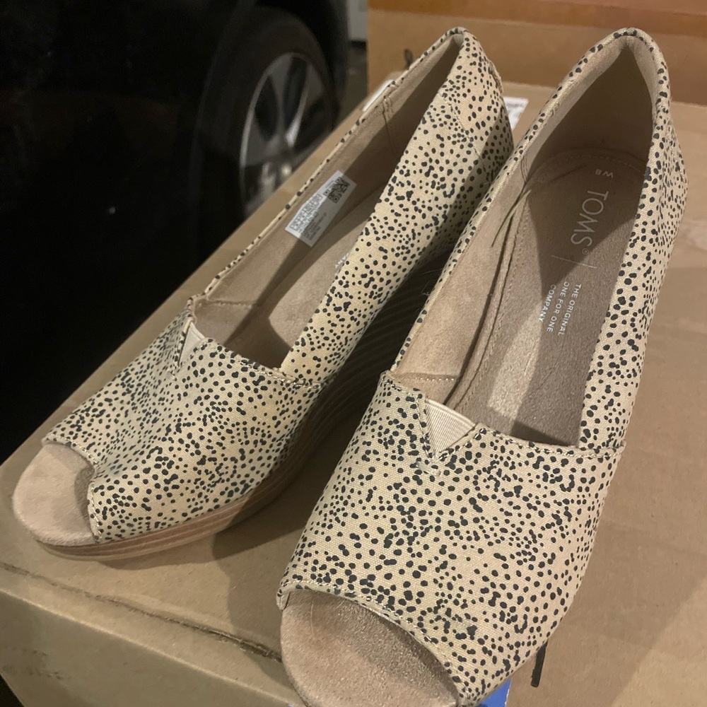Toms Tan and Black Heels